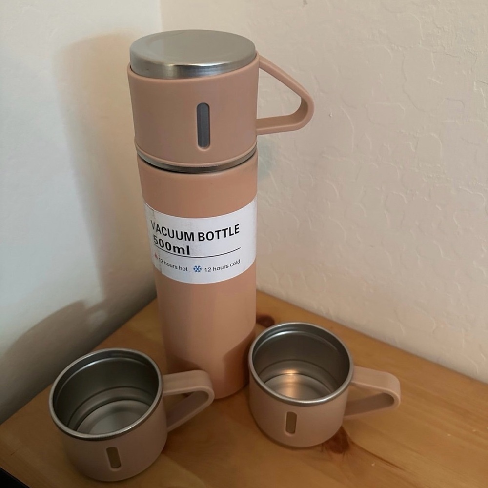 Insulated Vacuum Bottle with Cups 16.9oz